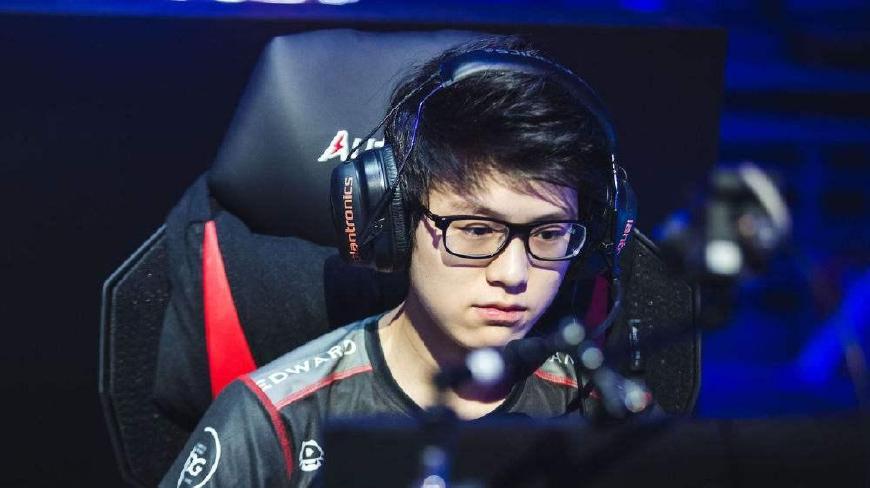 年仅15岁 年仅15岁