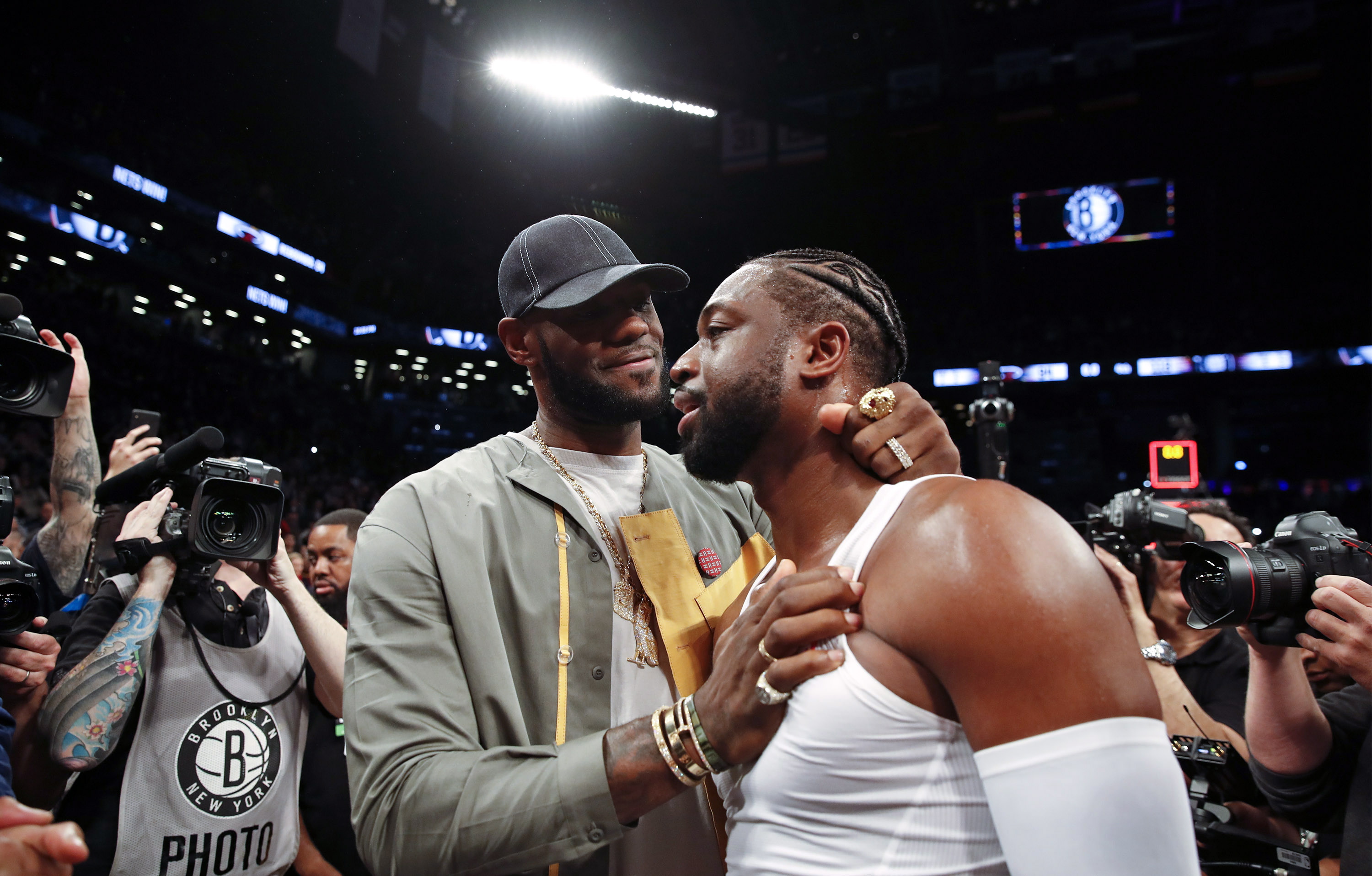 明确了他与 明确了他与